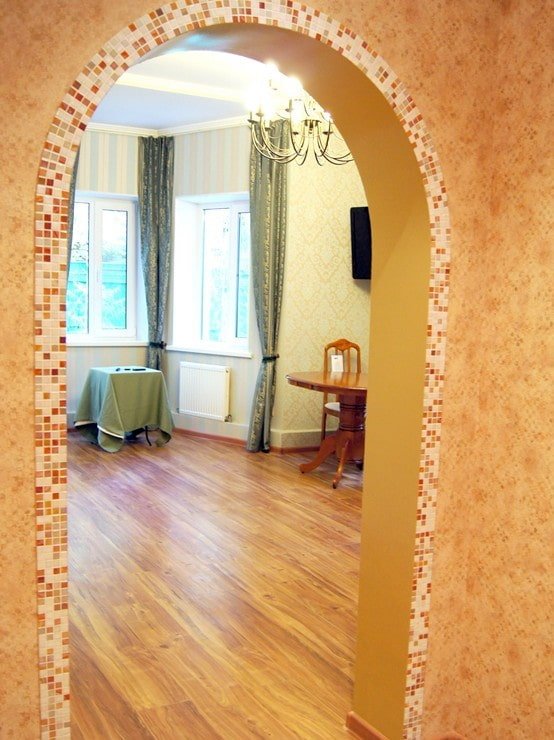 арка с мозаикой в интерьере коридора арка с мозаикой в интерьере коридора