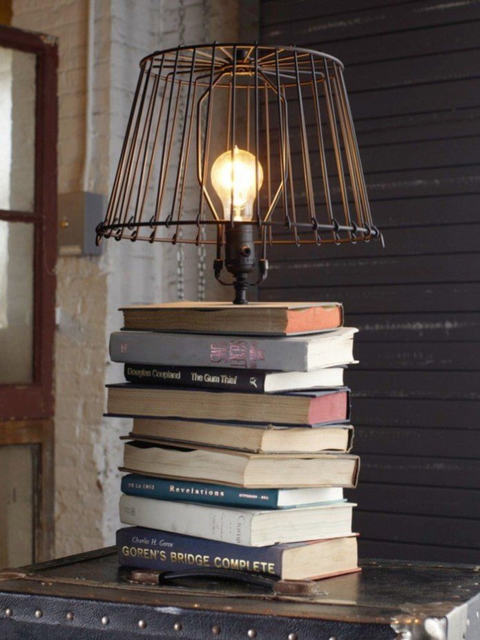 Лампа из книг Лампа из книг
