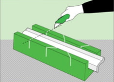 Как приклеить потолочный плинтус к натяжному потолку: обрезка с помощью стусла Как приклеить потолочный плинтус к натяжному потолку: обрезка с помощью стусла